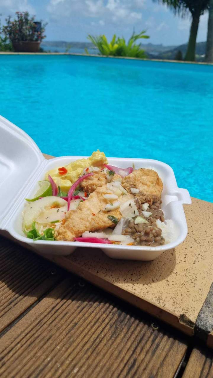 Livraison rapide repas caribéen en Martinique